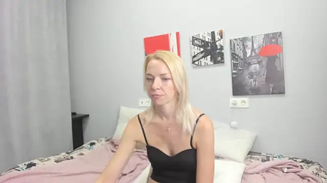 Brightly_Heizer live cam on StripChat