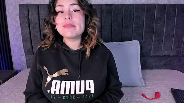 Kennya_Rodriguez live cam on StripChat