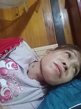 -Luni- live cam on StripChat