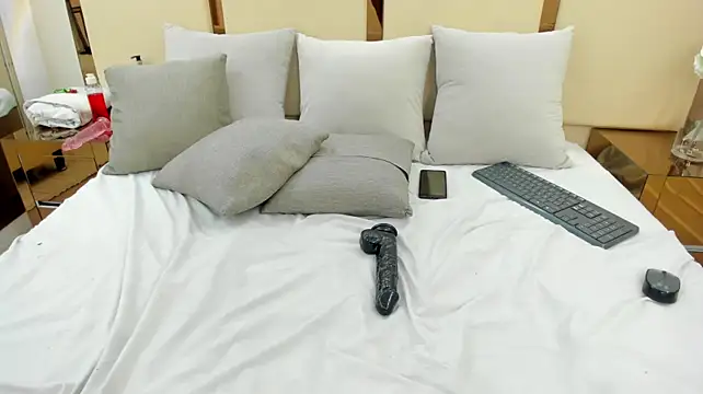nicelle_ribbon live cam on StripChat