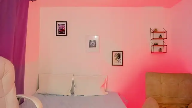 Julietta_coopers live cam on StripChat