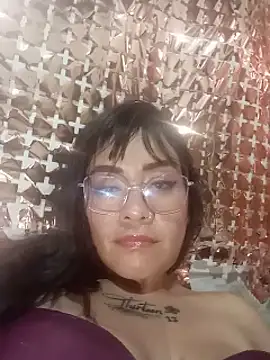 milly_hotty live cam on StripChat