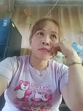 -Luni- live cam on StripChat