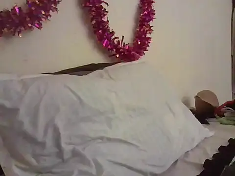 Newbird69 live cam on StripChat