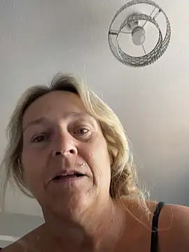 Blondnboujee53
