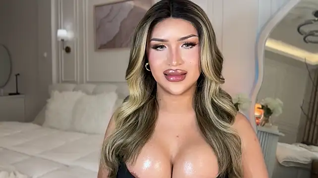 Your_Majesty_Tyra live cam