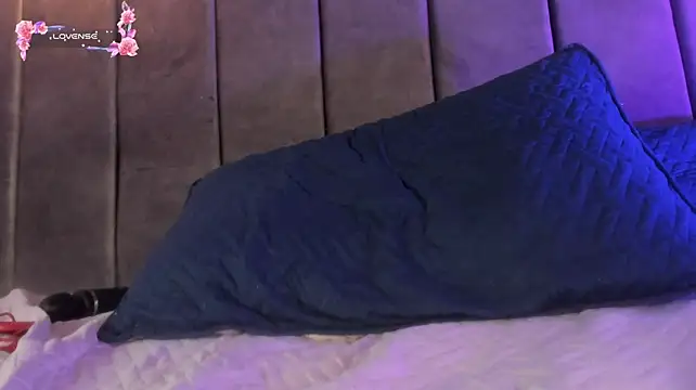 Luna_honey9 live cam on StripChat