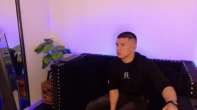 Apolo_Warrior live sex cam