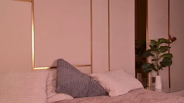 MonicaFox_ webcam