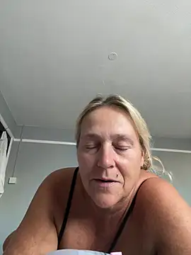 Blondnboujee53