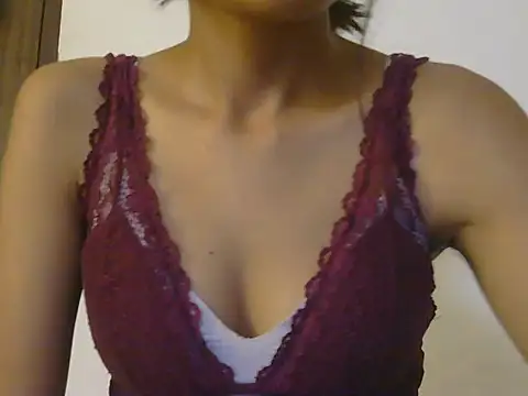 ruhina11 live cam on StripChat