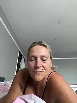 Blondnboujee53