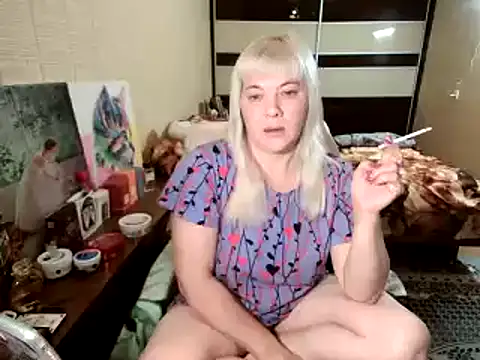 Lia_Laguna77 live now