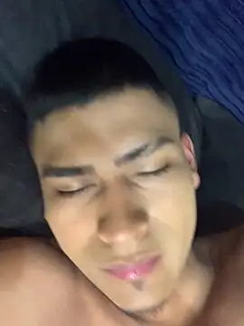 Emiliano_Reyes's live cam