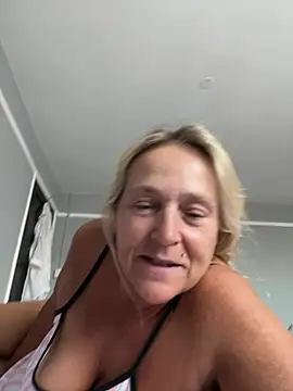 Blondnboujee53