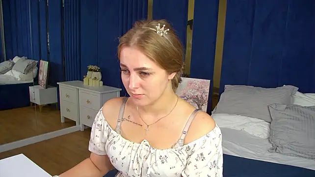 EllaBells live webcam