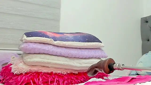 Elizabeth_18_ webcam