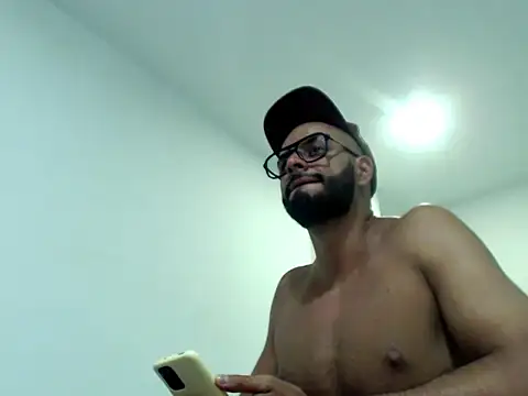 ThiagoToro live cam on StripChat
