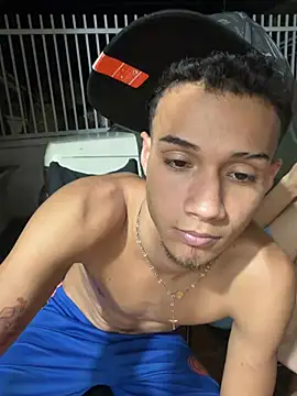 friends_lust_latin live cam on Stripchat