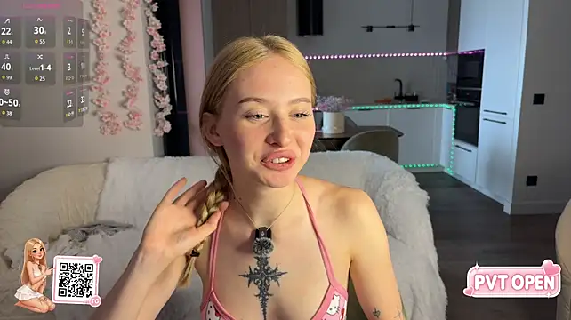 BlondieBoom webcam