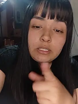 Luu_19 live cam on StripChat