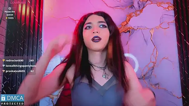 MaeveKuro webcam
