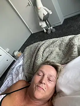 Blondnboujee53