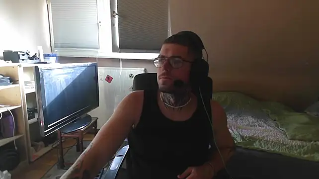 NIcoBig420 live cam on StripChat