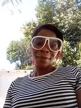 MaturePrettyLady01
