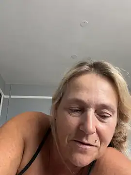 Blondnboujee53
