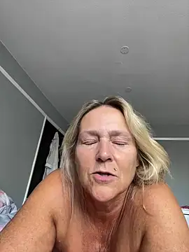 Blondnboujee53