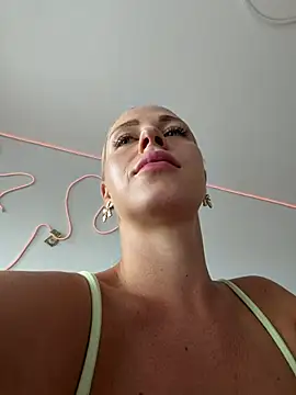 streetdoll webcam