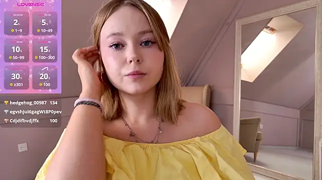ElaraVance live cam on StripChat