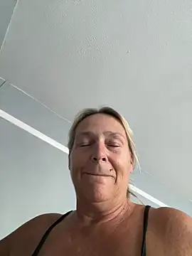 Blondnboujee53