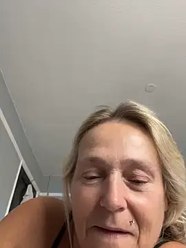 Blondnboujee53