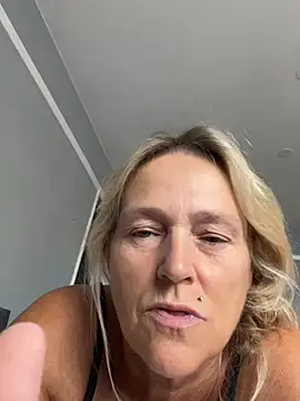 Blondnboujee53
