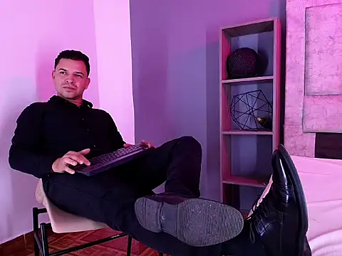 Hey_Noaah live cam on StripChat