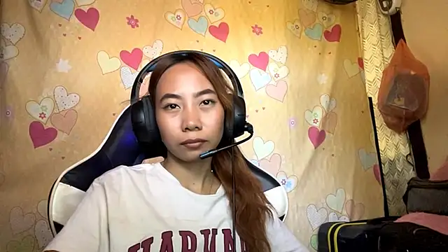 PiaSwida live cam on StripChat