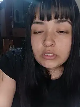 Luu_19 live cam on StripChat