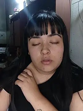 Luu_19 live cam preview on Stripchat