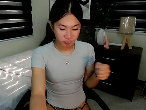 Lulua_ko live cam on StripChat