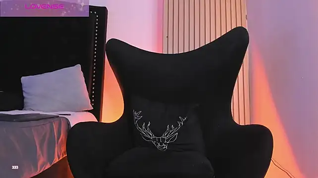 Victoria_Hiills live sex cam