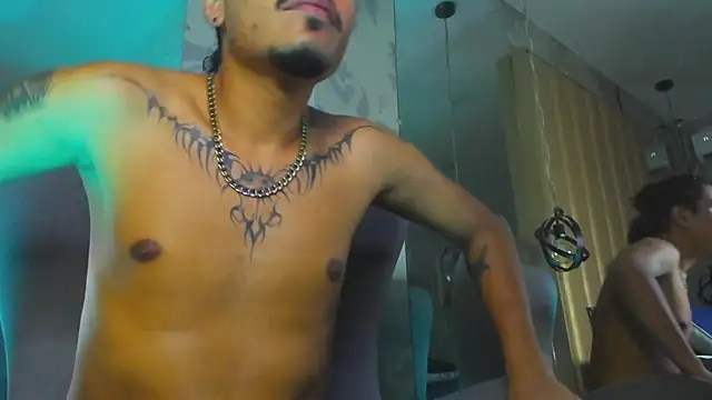 AlexDominus live cam on StripChat