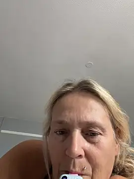 Blondnboujee53