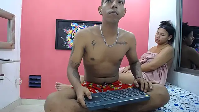 latinosninfomanos live cam on StripChat