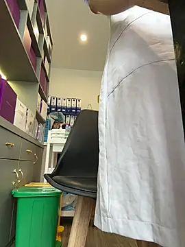 secretly_masturbating live cam on StripChat
