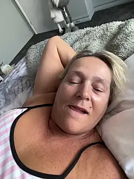 Blondnboujee53
