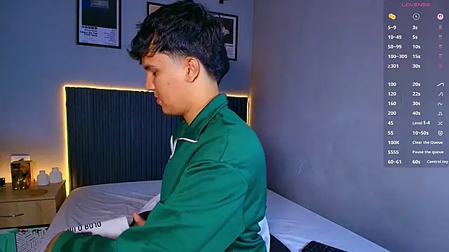 Leo_Savage_ webcam