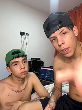 Yoskingg_moisest live sex cam