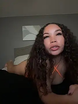 nikkiloveee